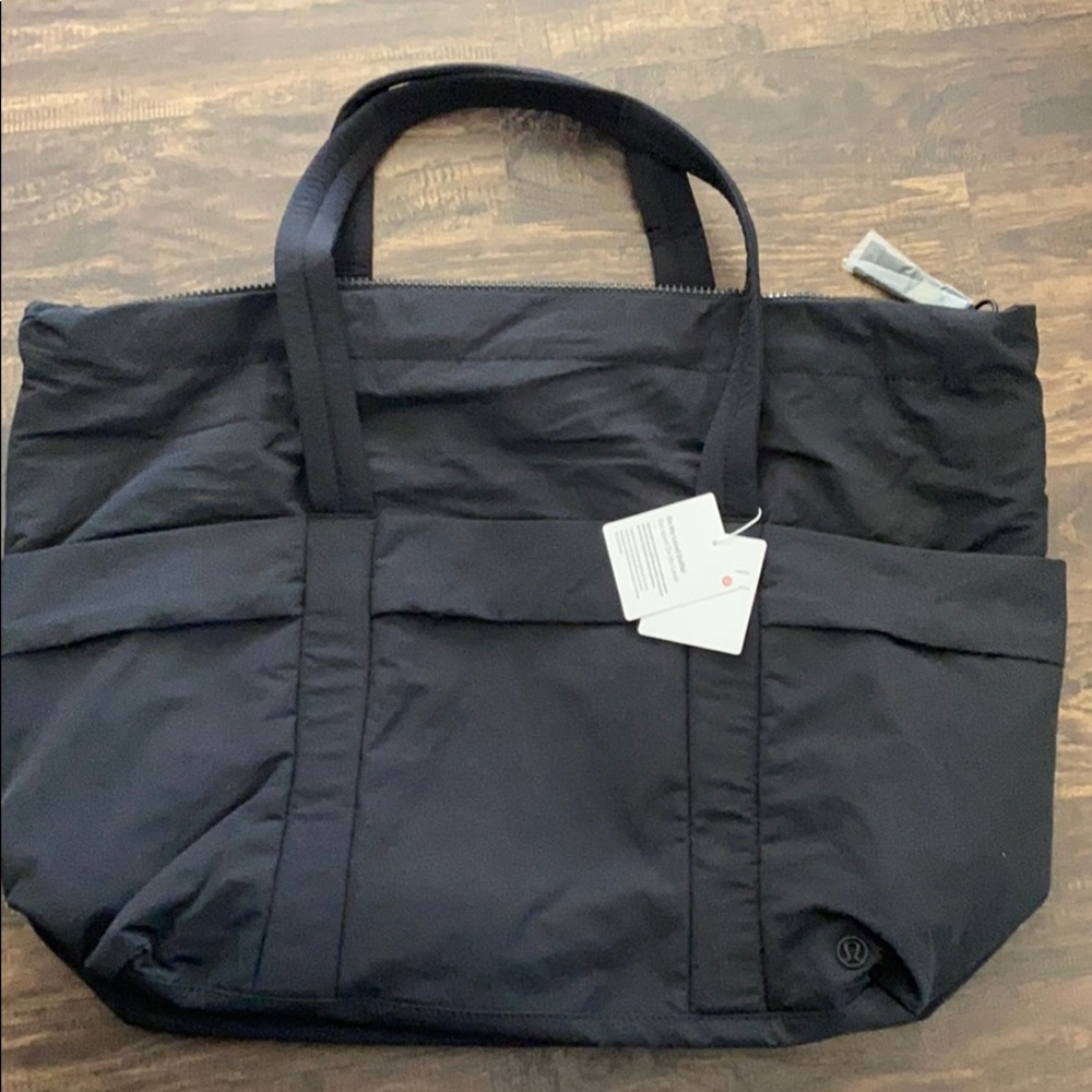 NEW Lululemon On My level bag